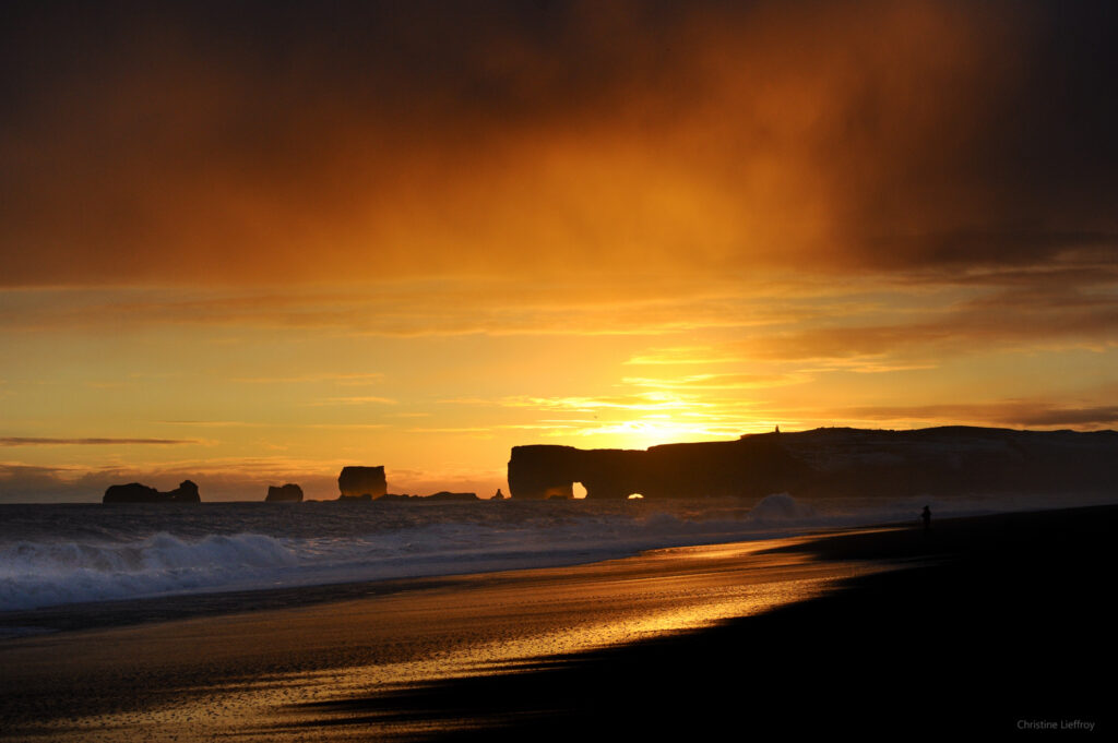 Plage coucher de soleil Islande